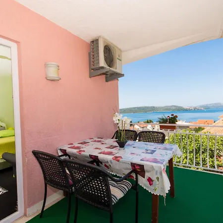 Apartman 102 Stil Trogir